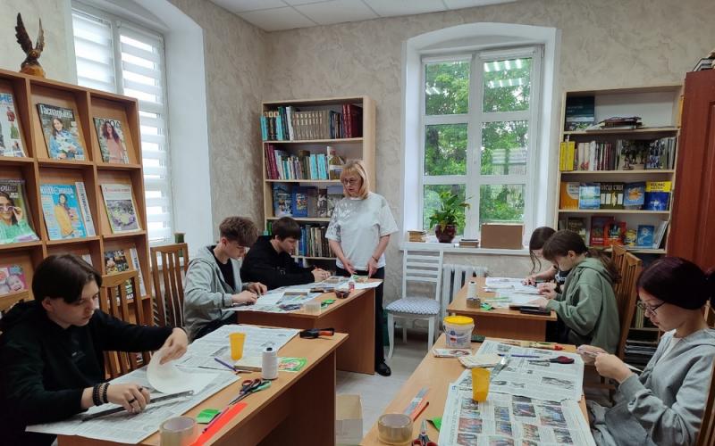 производственная бригада по ремонту и восстановлению книжного фонда.jpg